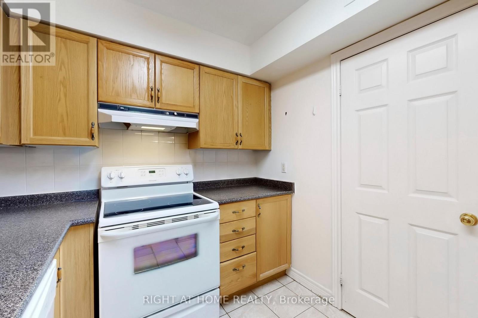 310 - 211 Randolph Road, Toronto, Ontario  M4G 4H1 - Photo 15 - C12440186