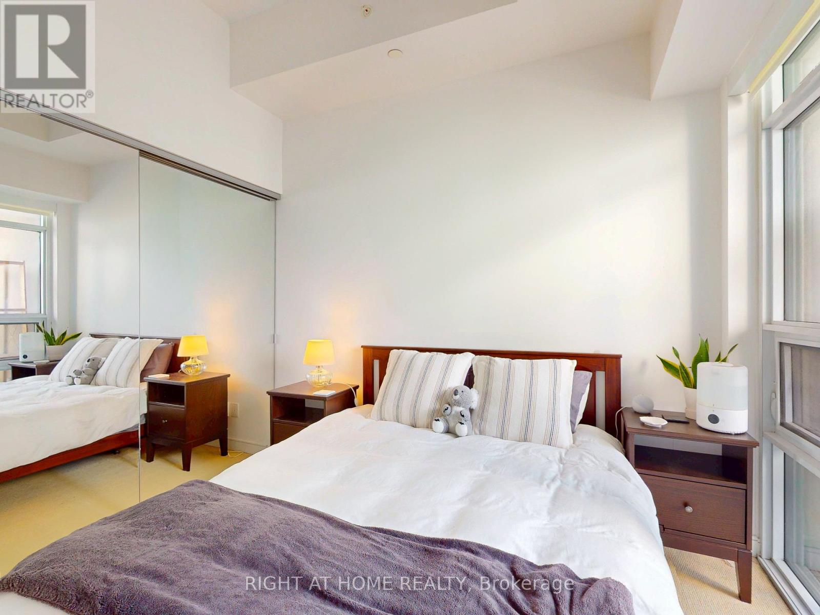 1904 - 88 Scott Street, Toronto, Ontario  M5E 0A9 - Photo 10 - C12440248