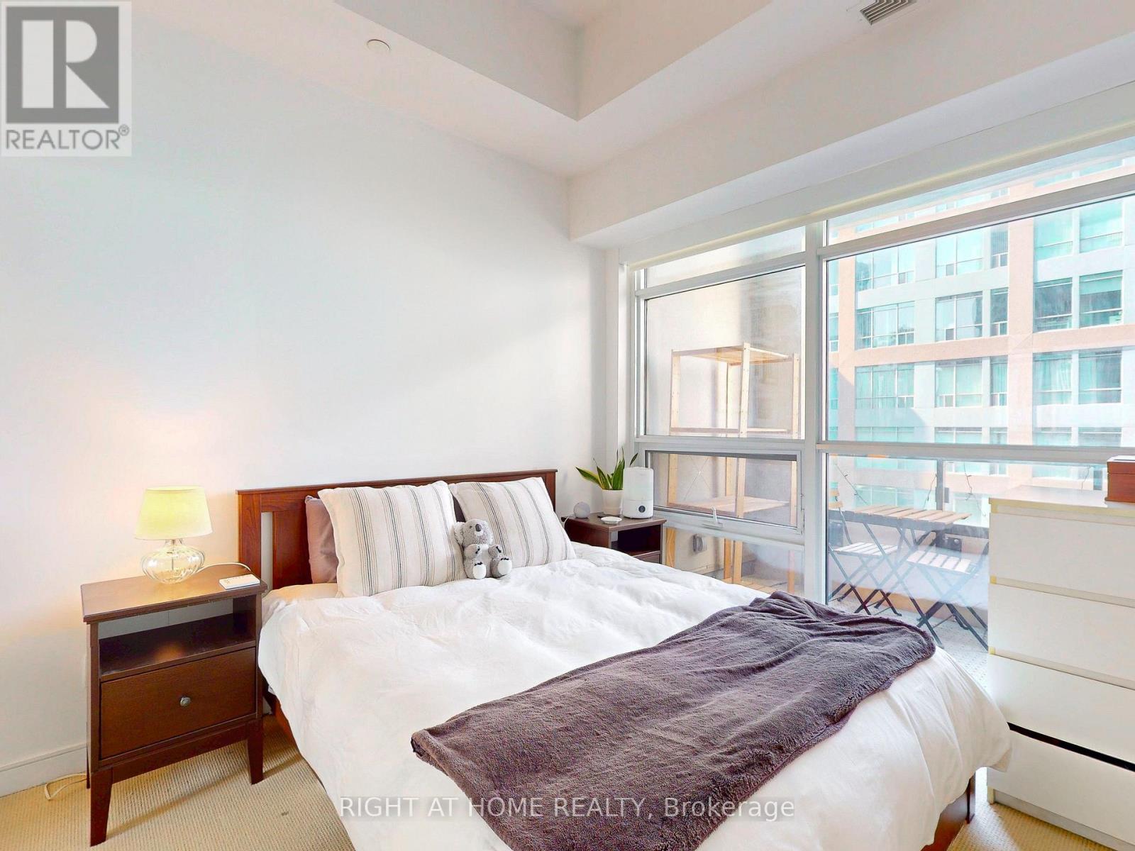 1904 - 88 Scott Street, Toronto, Ontario  M5E 0A9 - Photo 11 - C12440248