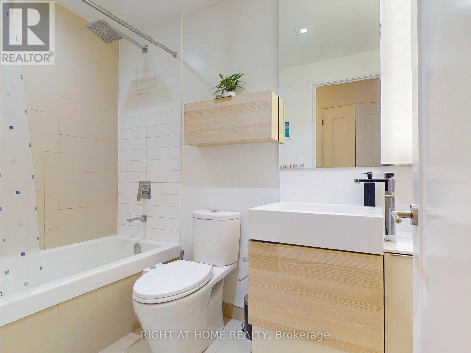 1904 - 88 Scott Street, Toronto, Ontario  M5E 0A9 - Photo 12 - C12440248