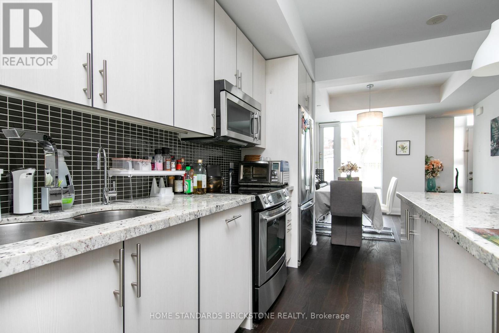 Th121 - 223 Duplex Avenue, Toronto, Ontario  M5P 2B1 - Photo 11 - C12440253