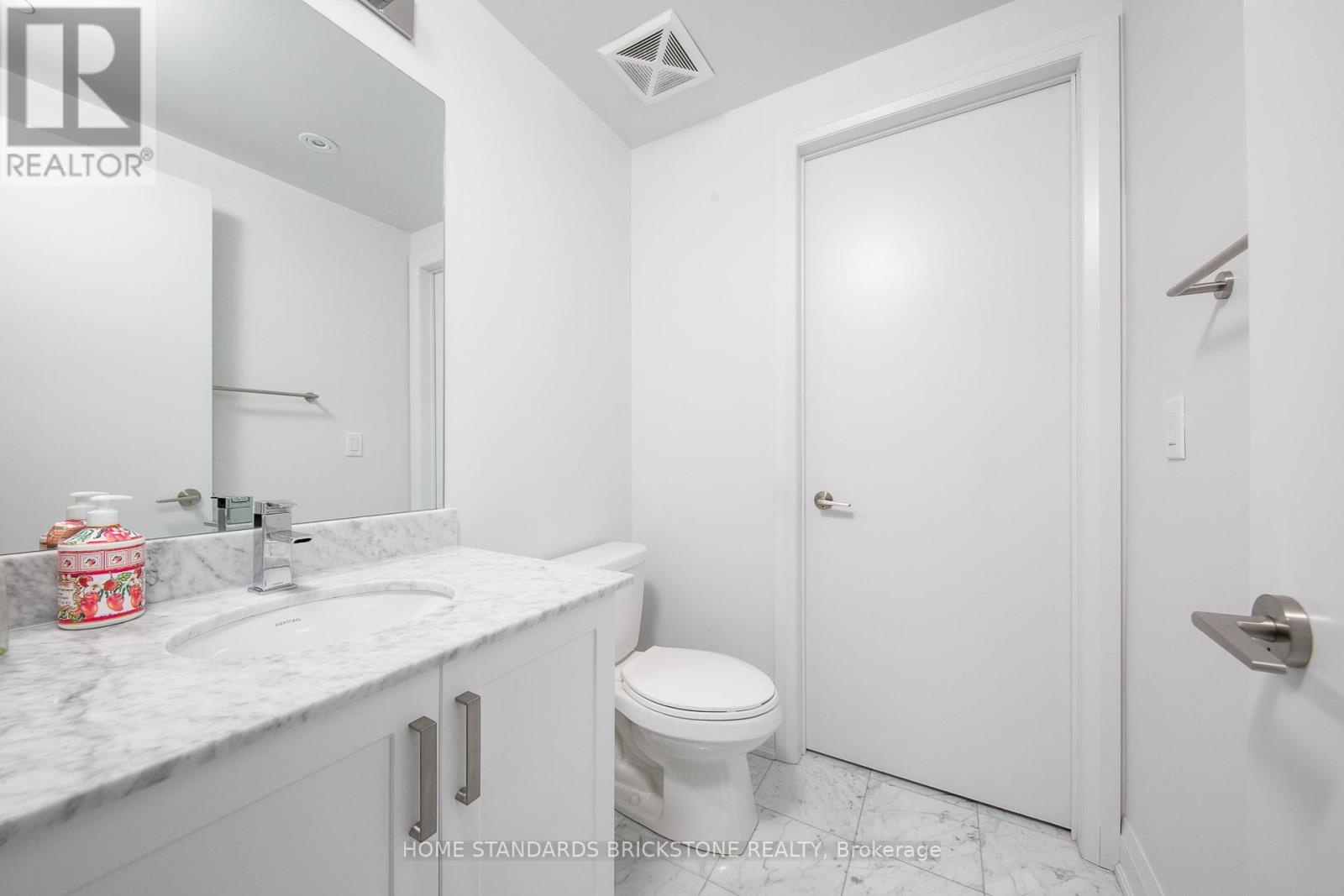 Th121 - 223 Duplex Avenue, Toronto, Ontario  M5P 2B1 - Photo 17 - C12440253