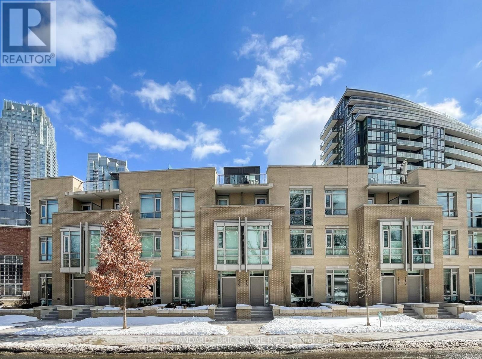 Th121 - 223 Duplex Avenue, Toronto, Ontario  M5P 2B1 - Photo 2 - C12440253