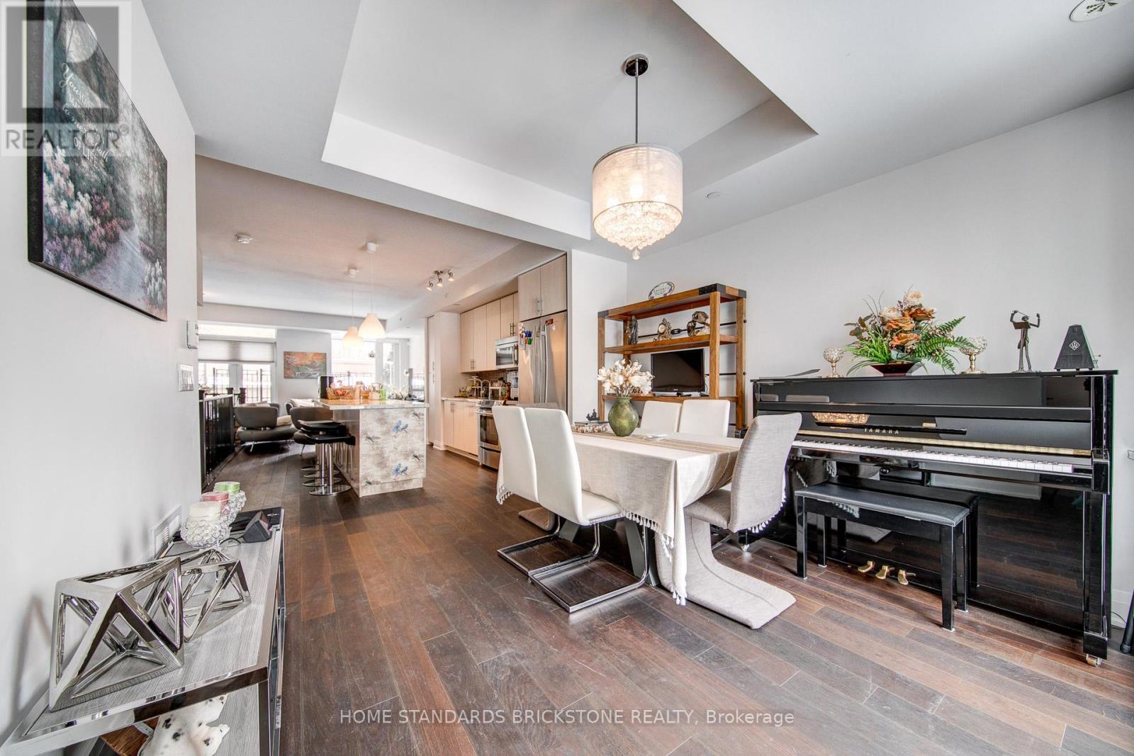 Th121 - 223 Duplex Avenue, Toronto, Ontario  M5P 2B1 - Photo 5 - C12440253