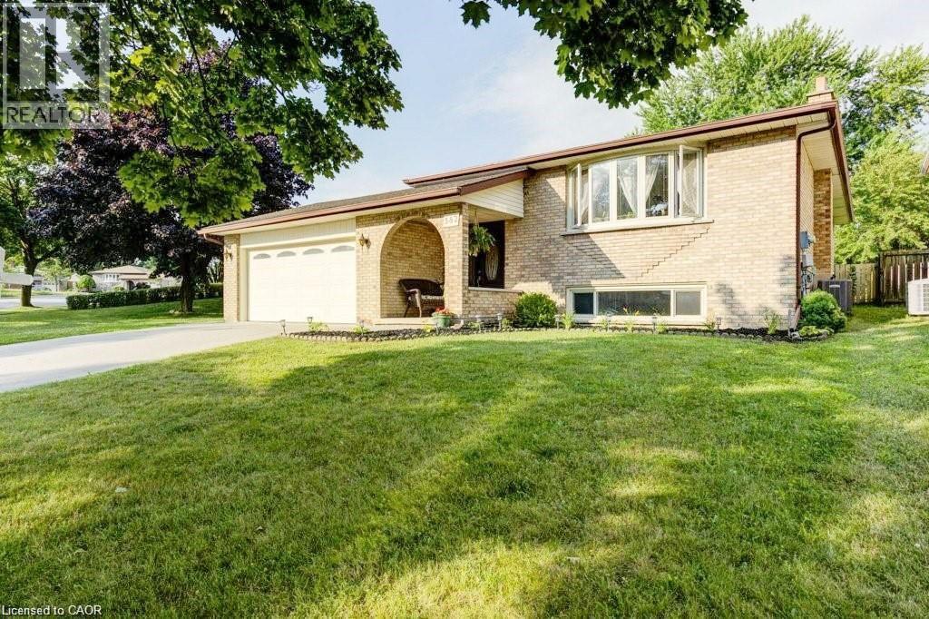 582 SKYLARK Road, Waterloo, Ontario