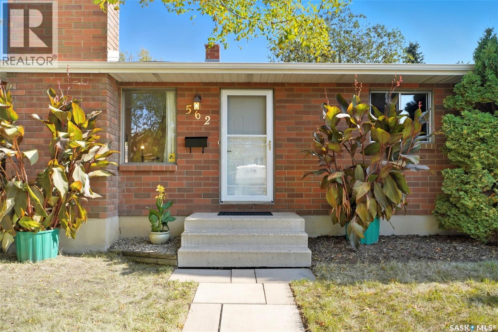 562 Highlands Terrace, Saskatoon, Saskatchewan  S7H 4Y6 - Photo 4 - SK019603