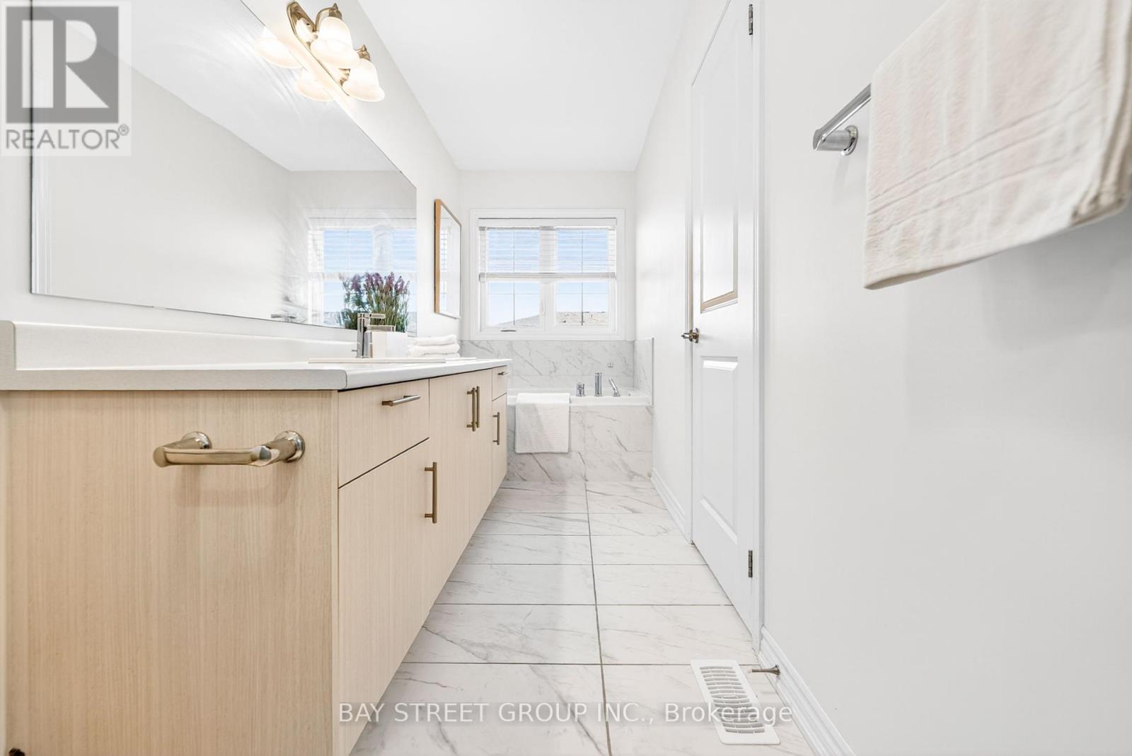 37 Floodgate Road, Whitby, Ontario  L1P 0P5 - Photo 24 - E12440147