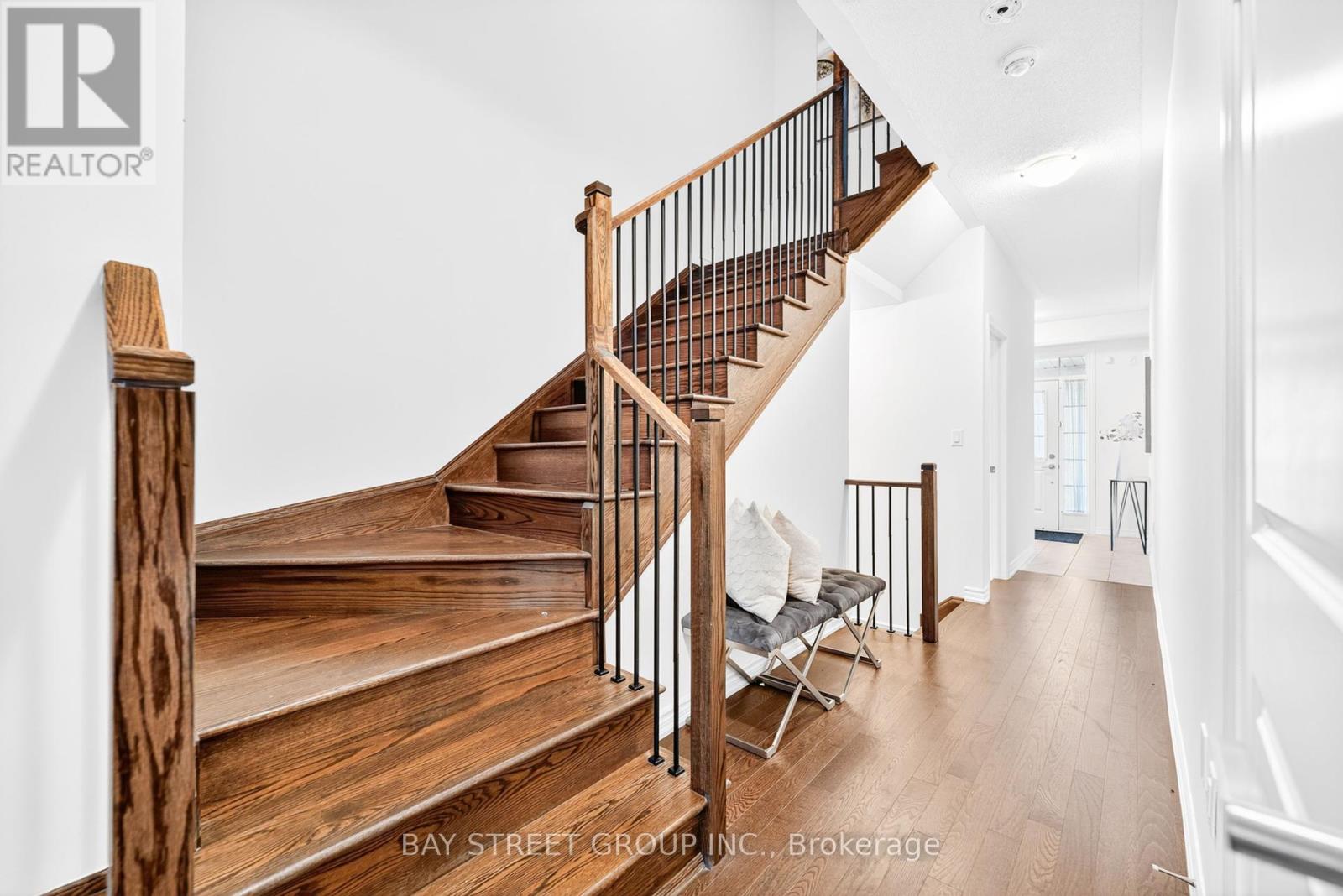 37 Floodgate Road, Whitby, Ontario  L1P 0P5 - Photo 6 - E12440147