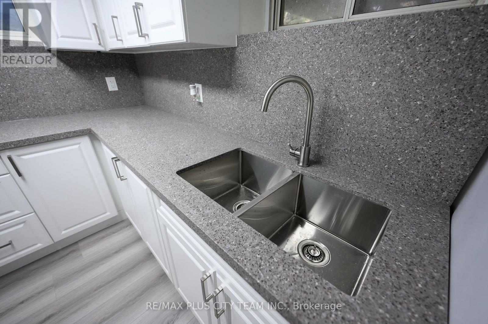 Lower - 5 Ripon Road, Toronto, Ontario  M4B 1H8 - Photo 7 - E12440157