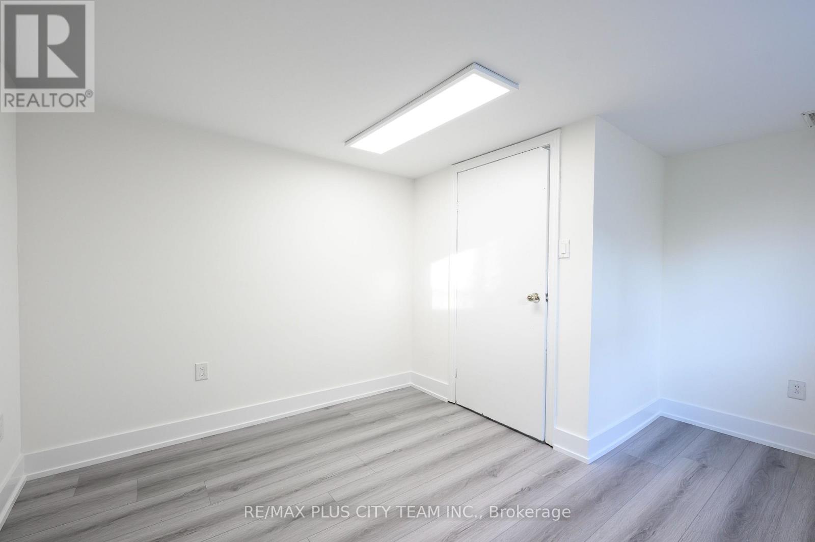 Lower - 5 Ripon Road, Toronto, Ontario  M4B 1H8 - Photo 9 - E12440157