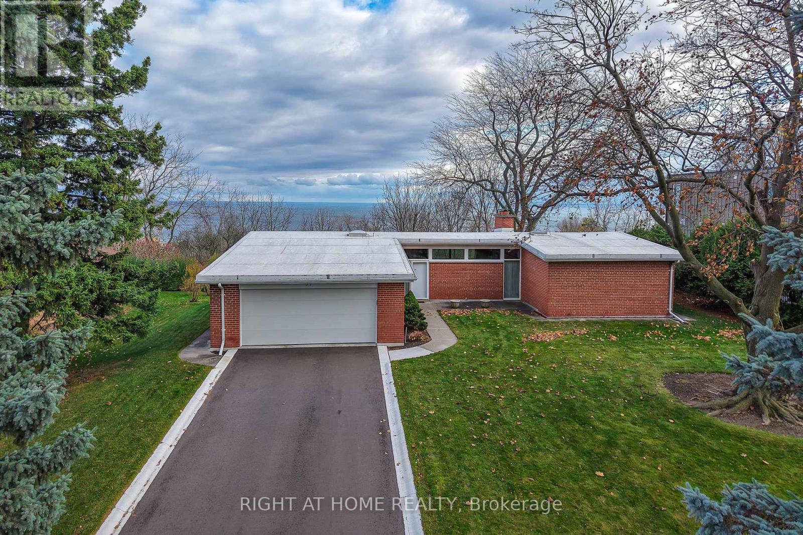 59 HILL CRESCENT, Toronto, Ontario