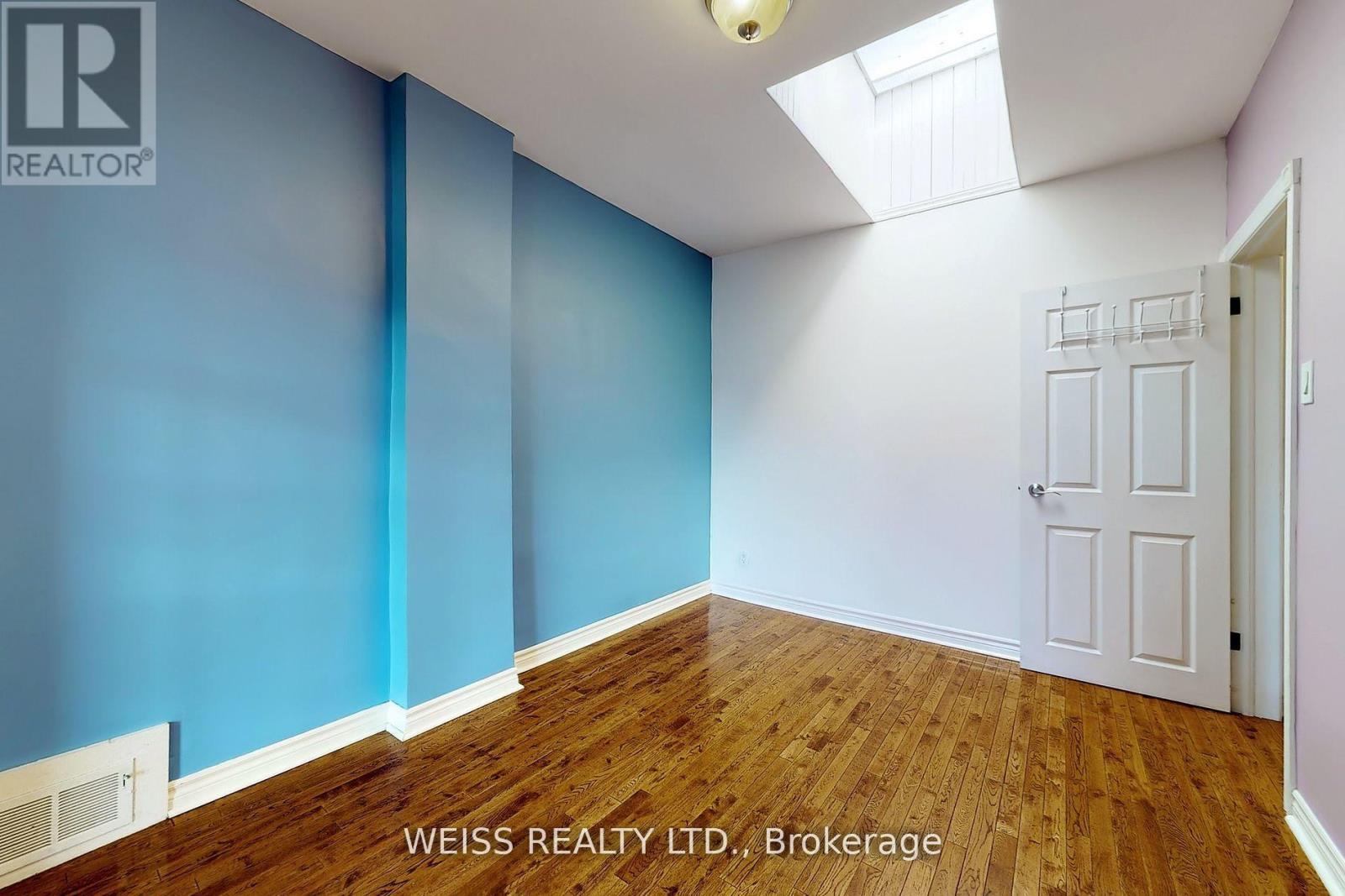 Upper - 2468 Danforth Avenue, Toronto, Ontario  M4C 1K9 - Photo 13 - E12440258