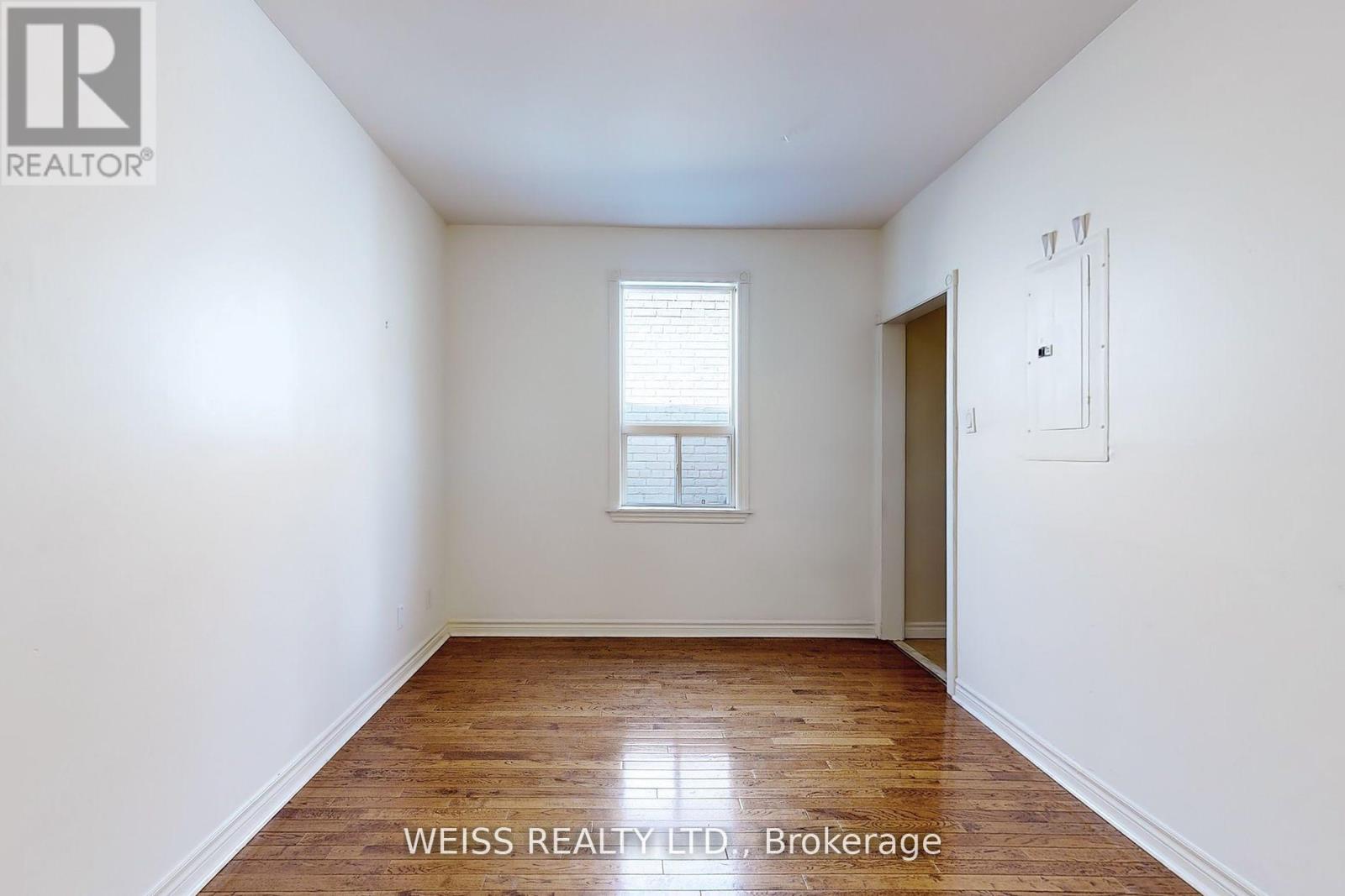 Upper - 2468 Danforth Avenue, Toronto, Ontario  M4C 1K9 - Photo 19 - E12440258