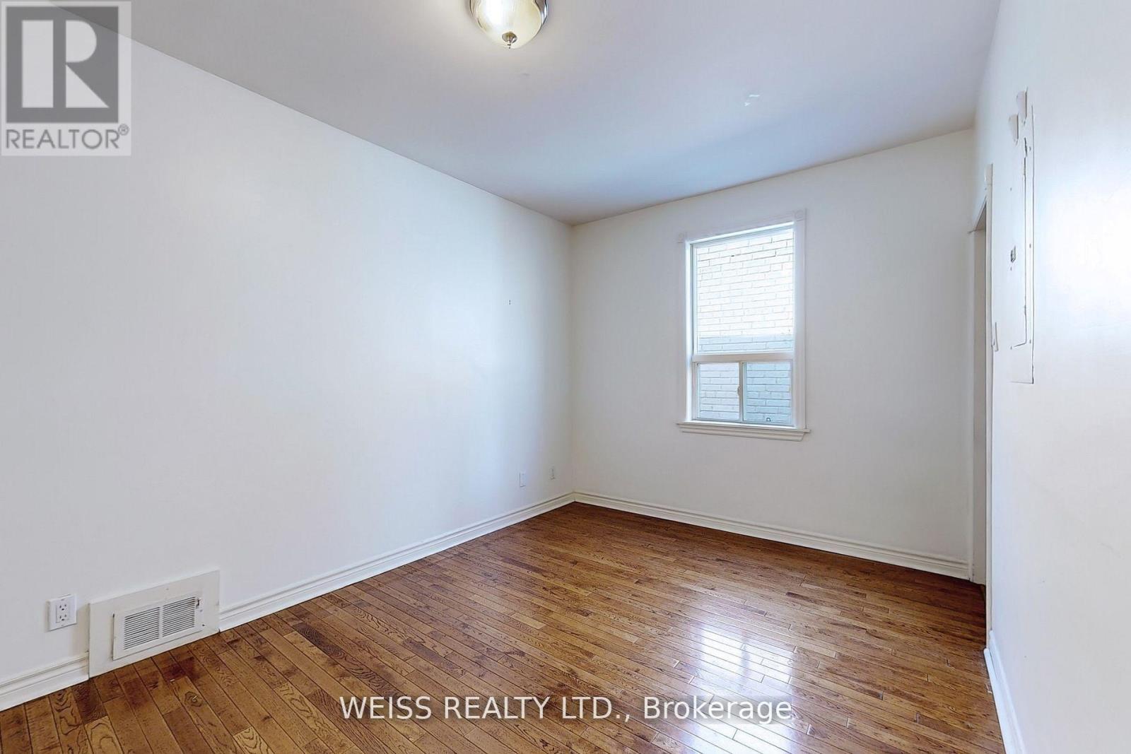 Upper - 2468 Danforth Avenue, Toronto, Ontario  M4C 1K9 - Photo 20 - E12440258
