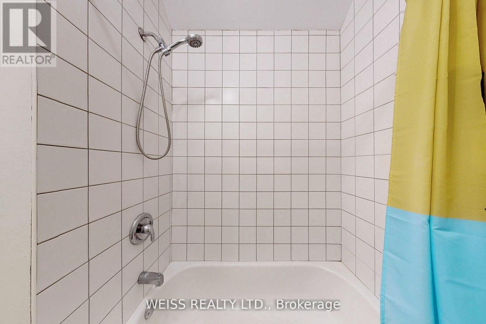 Upper - 2468 Danforth Avenue, Toronto, Ontario  M4C 1K9 - Photo 26 - E12440258