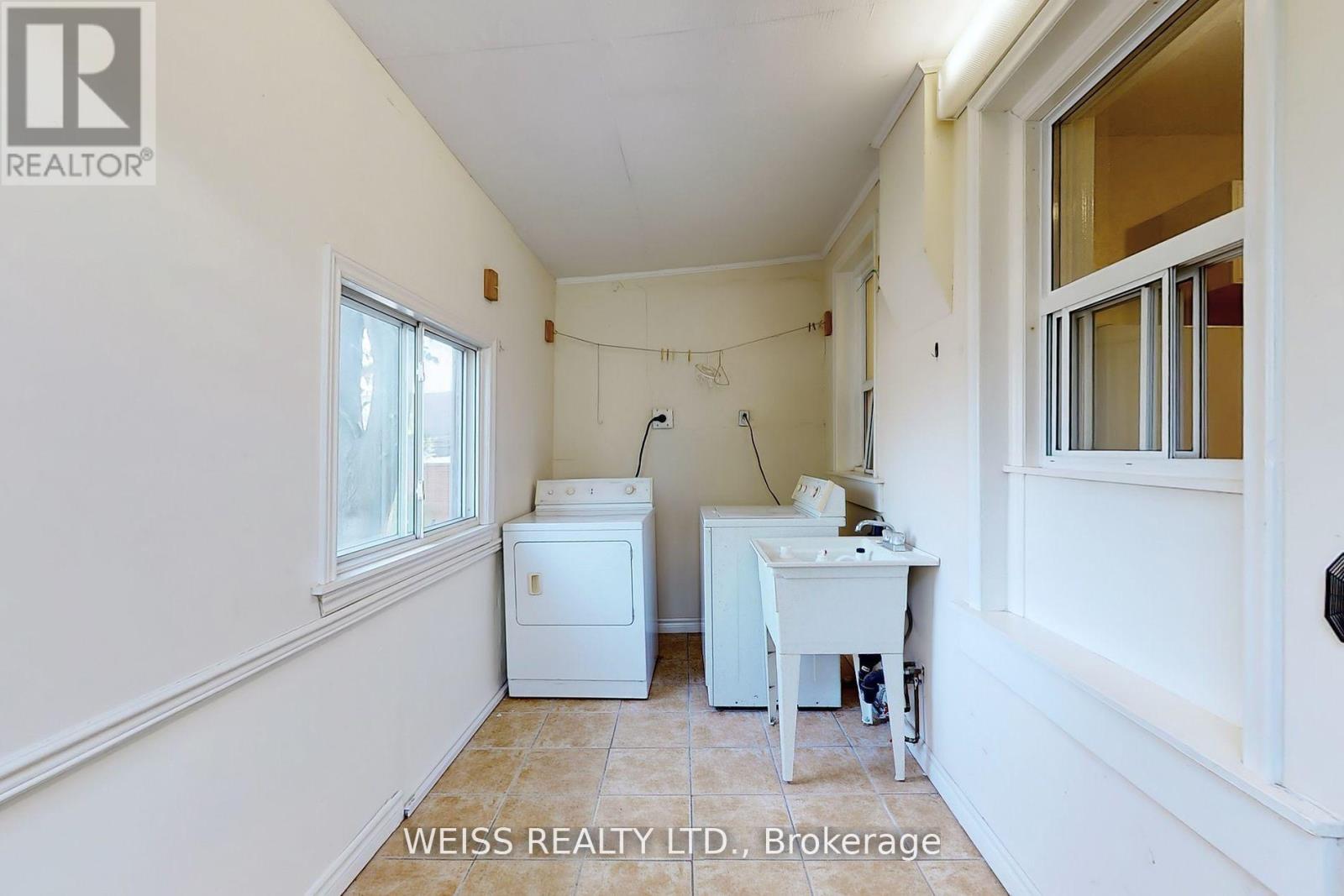 Upper - 2468 Danforth Avenue, Toronto, Ontario  M4C 1K9 - Photo 27 - E12440258