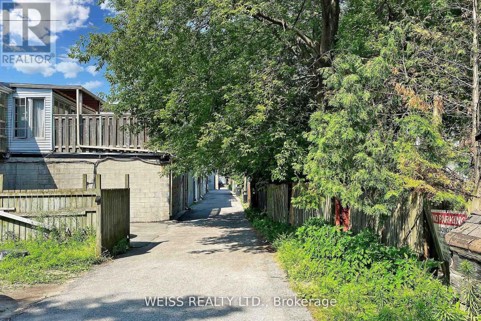 Upper - 2468 Danforth Avenue, Toronto, Ontario  M4C 1K9 - Photo 29 - E12440258