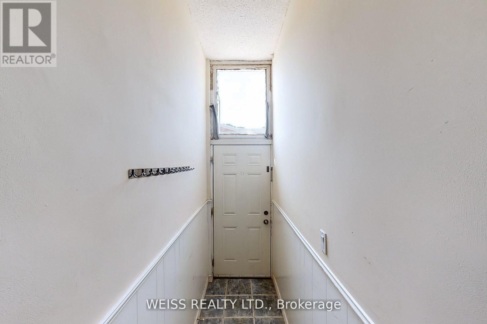 Upper - 2468 Danforth Avenue, Toronto, Ontario  M4C 1K9 - Photo 3 - E12440258