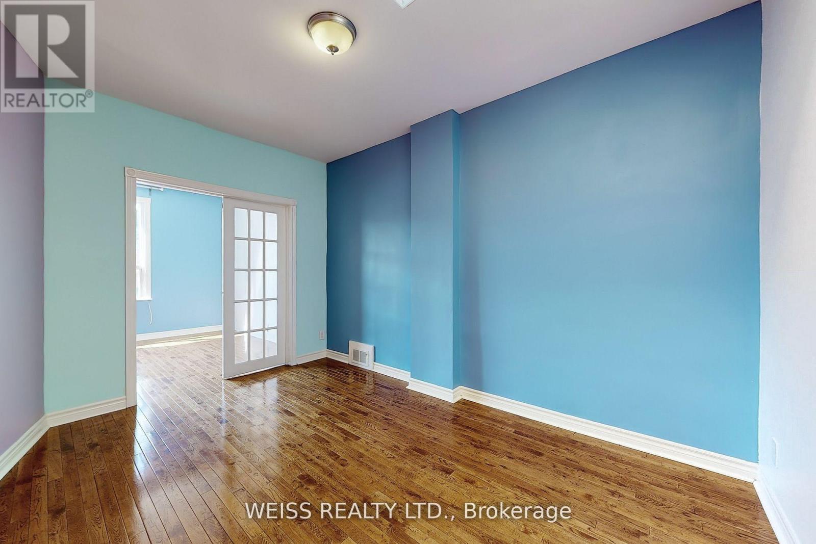 Upper - 2468 Danforth Avenue, Toronto, Ontario  M4C 1K9 - Photo 9 - E12440258