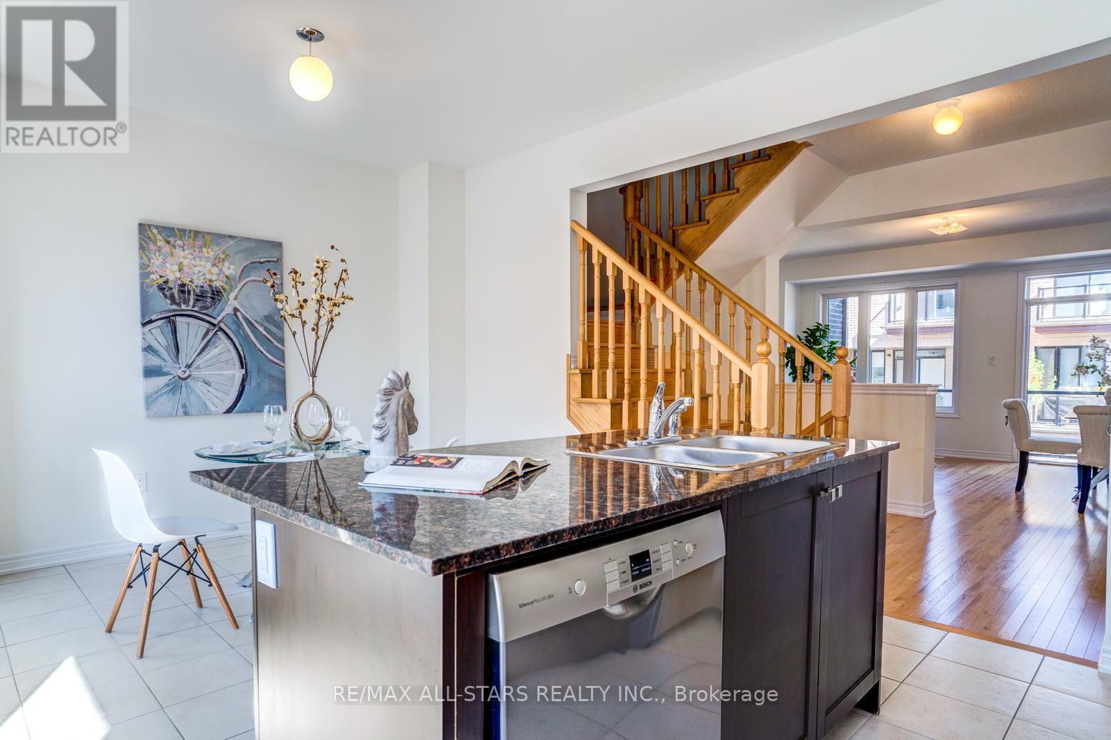 41 Steamboat Way, Whitby, Ontario  L1N 0M6 - Photo 17 - E12440296