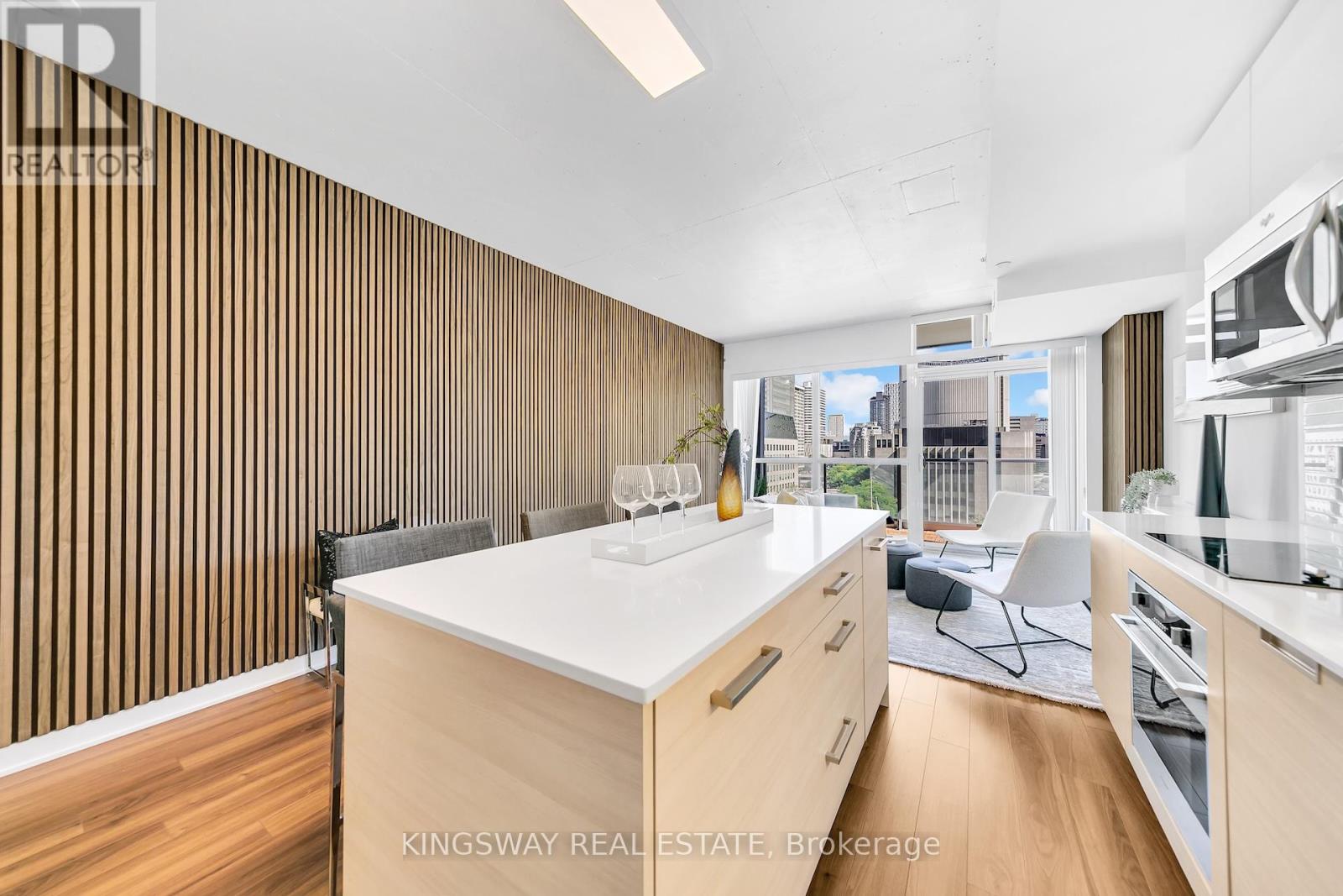 911 - 210 Simcoe Street, Toronto, Ontario  M5T 0A9 - Photo 3 - C12433105