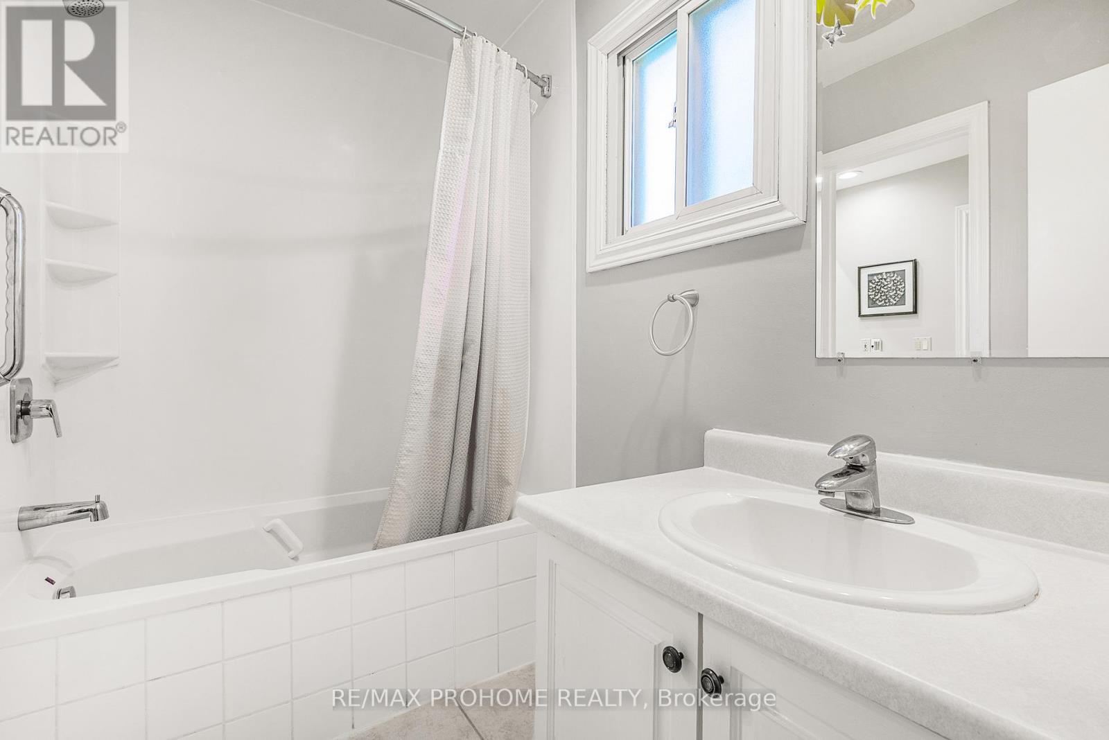 32 Sir Bedevere Place, Markham, Ontario  L3P 2W4 - Photo 21 - N12439285