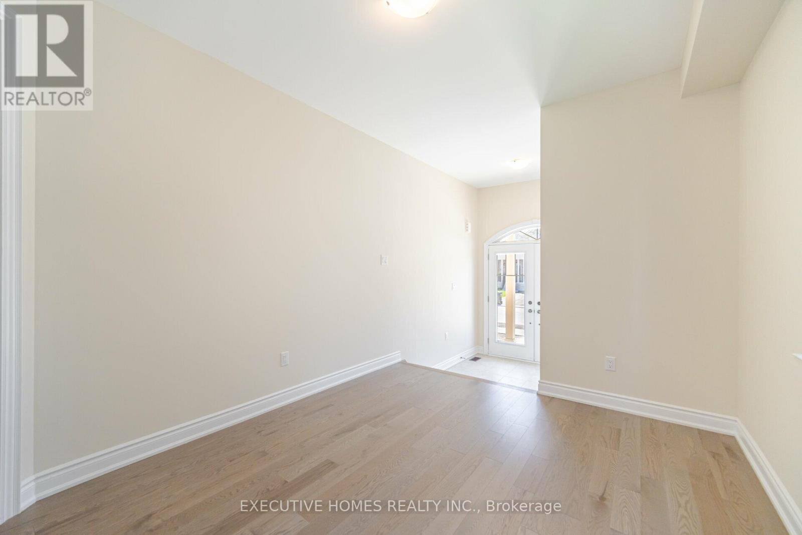 14 Mac Campbell Way, Bradford West Gwillimbury, Ontario  L3Z 4M7 - Photo 7 - N12438652