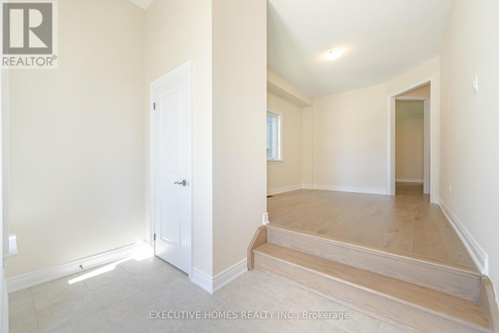 14 Mac Campbell Way, Bradford West Gwillimbury, Ontario  L3Z 4M7 - Photo 5 - N12438652