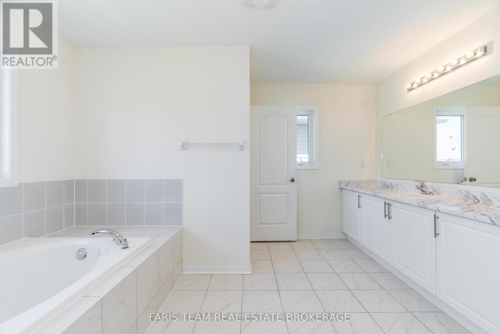 6 Cliff Thompson Court, Georgina (Sutton & Jackson's Point), Ontario  L0E 1R0 - Photo 20 - N12440197