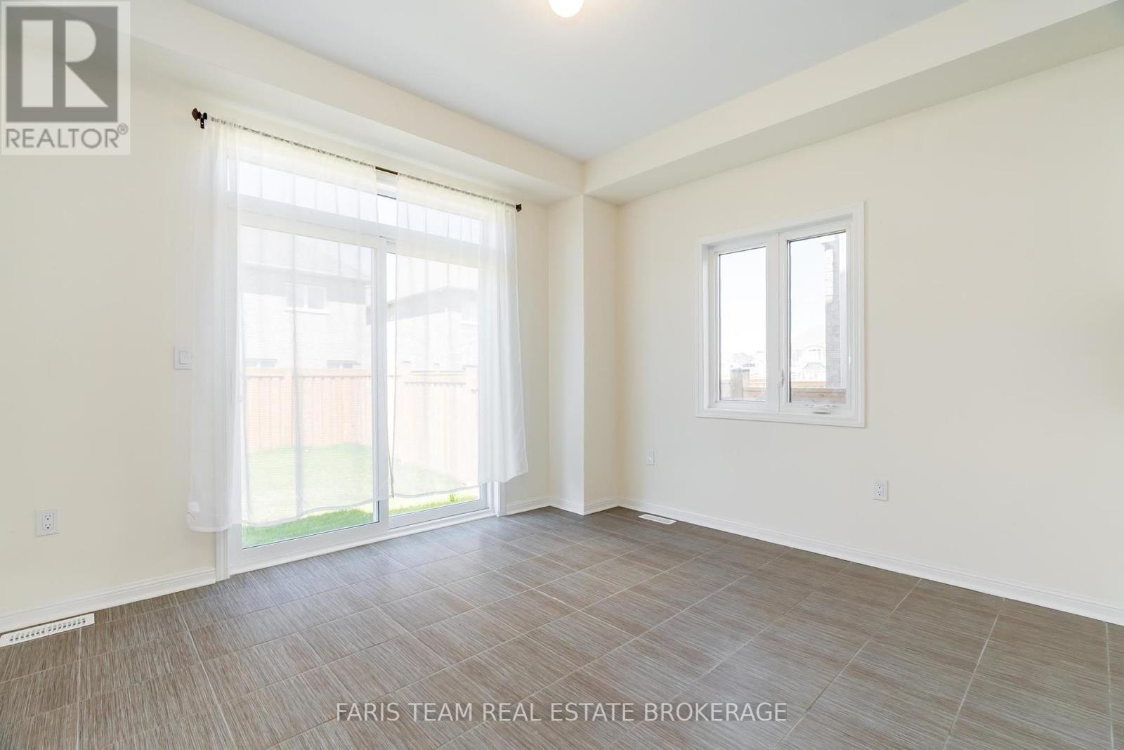 6 Cliff Thompson Court, Georgina (Sutton & Jackson's Point), Ontario  L0E 1R0 - Photo 7 - N12440197