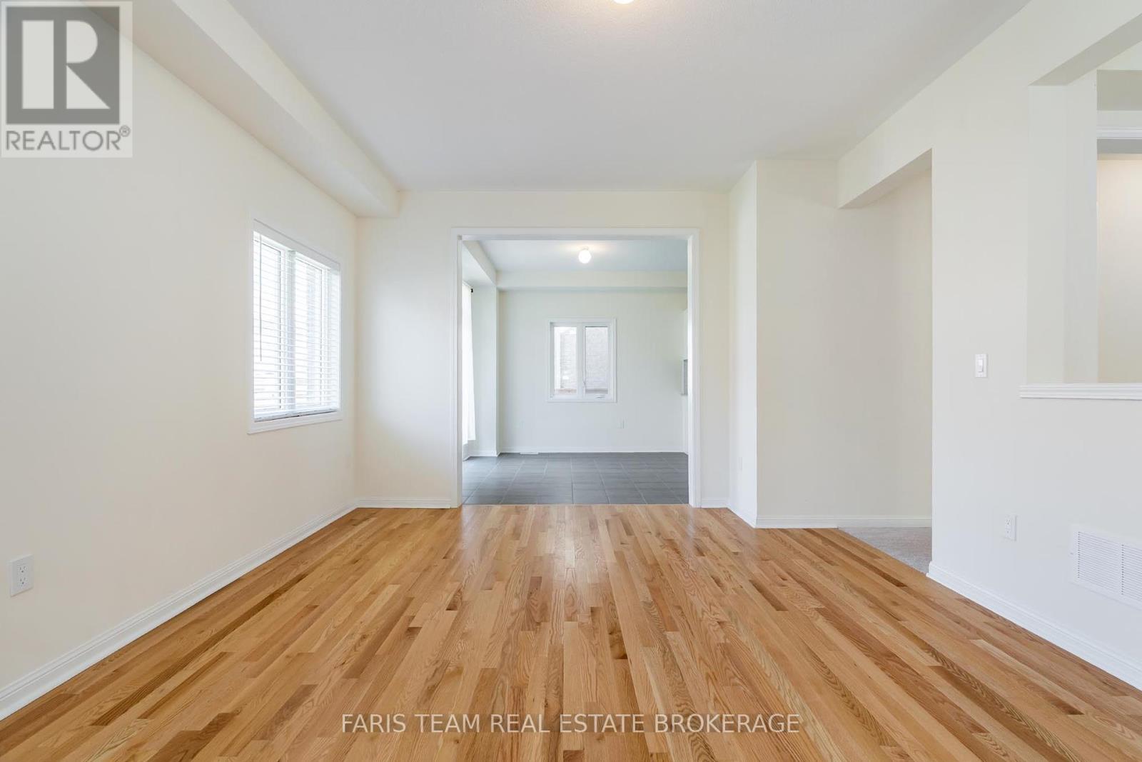 6 Cliff Thompson Court, Georgina (Sutton & Jackson's Point), Ontario  L0E 1R0 - Photo 8 - N12440197