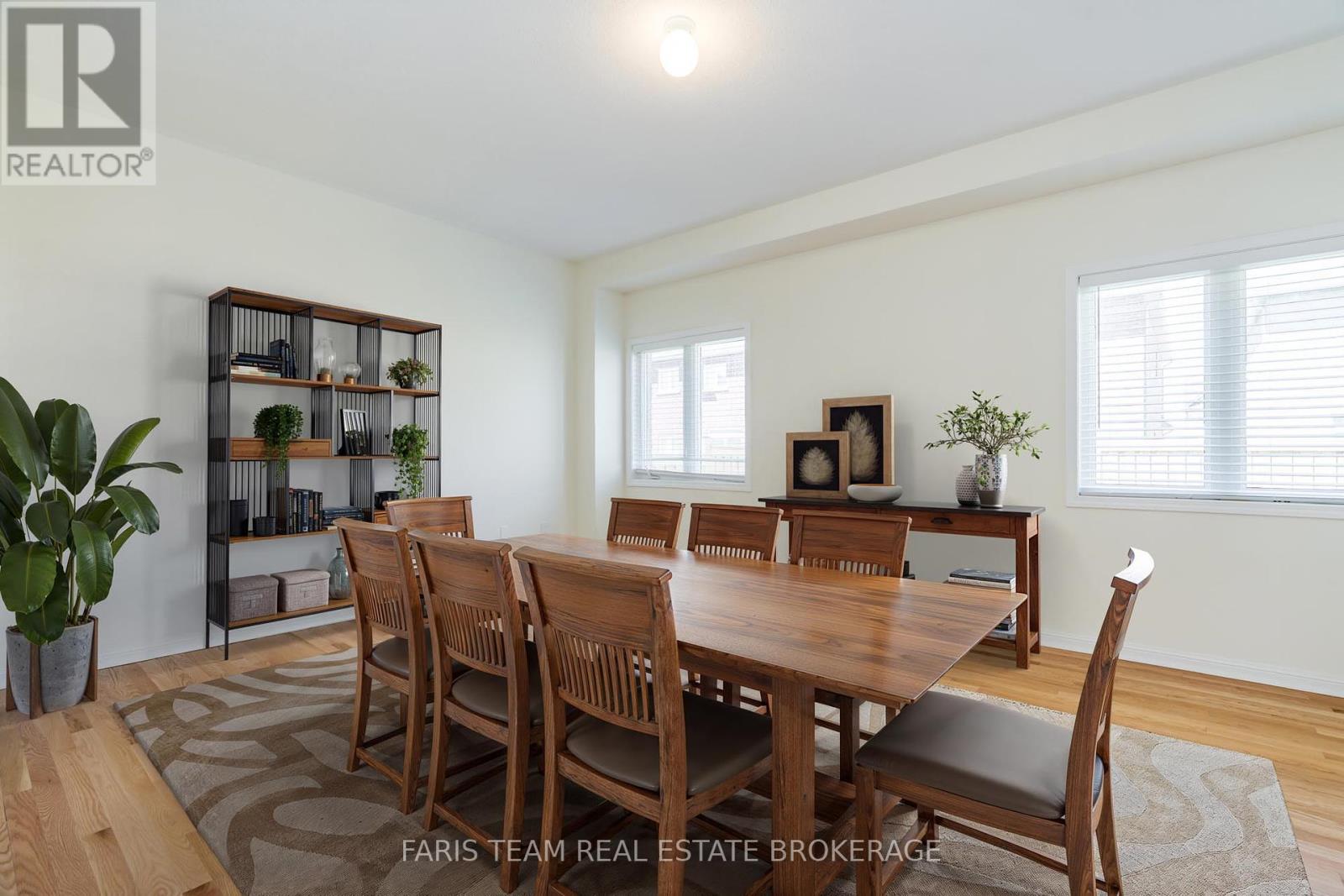 6 Cliff Thompson Court, Georgina (Sutton & Jackson's Point), Ontario  L0E 1R0 - Photo 9 - N12440197