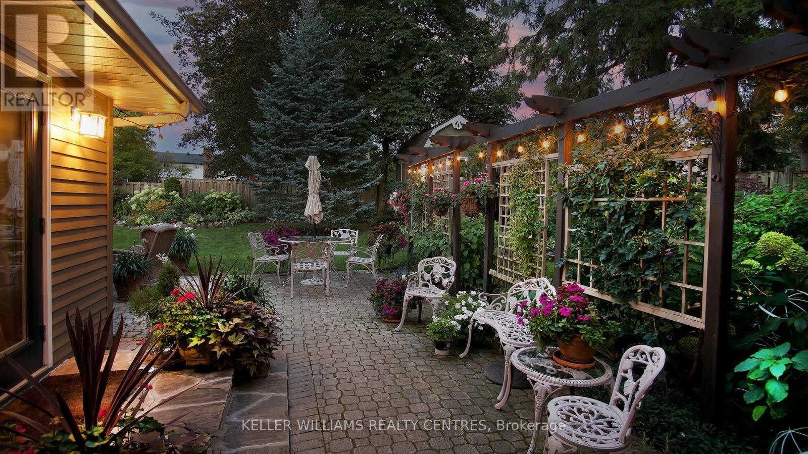 49 Alice Street, East Gwillimbury, Ontario  L0G 1M0 - Photo 4 - N12440241