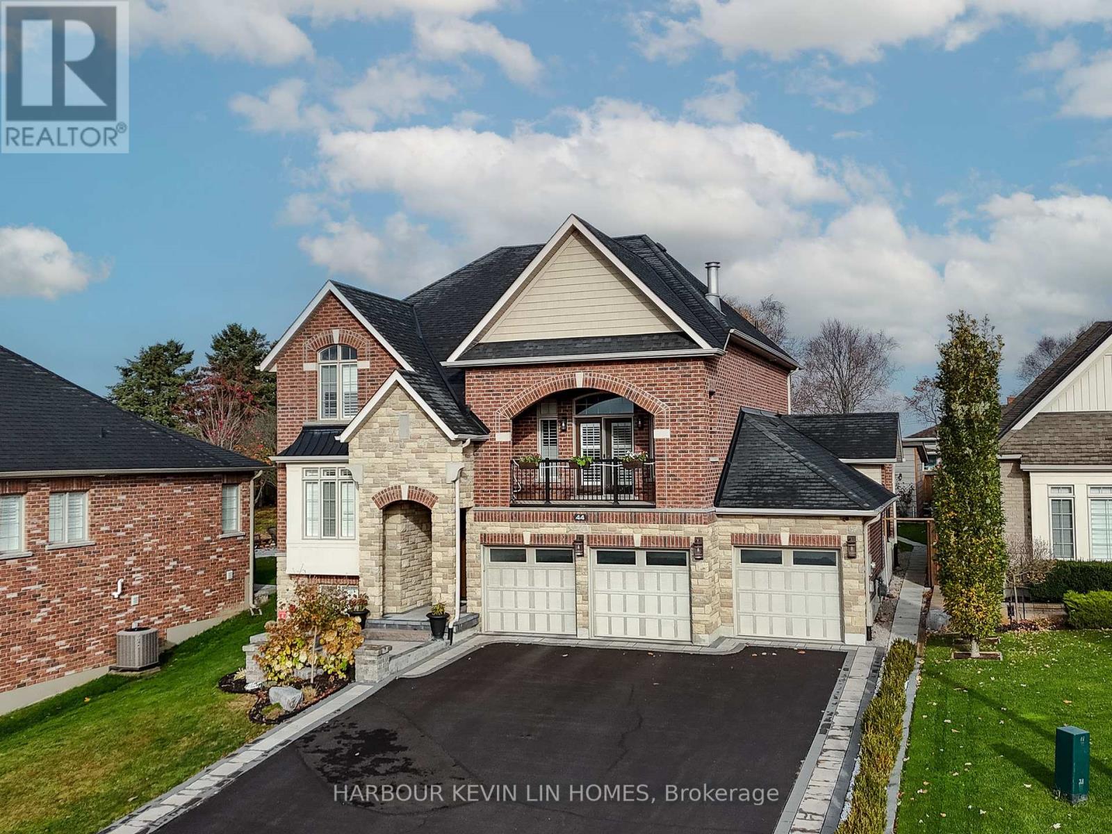 44 Philson Court, Innisfil, Ontario  L0L 1L0 - Photo 3 - N12440265