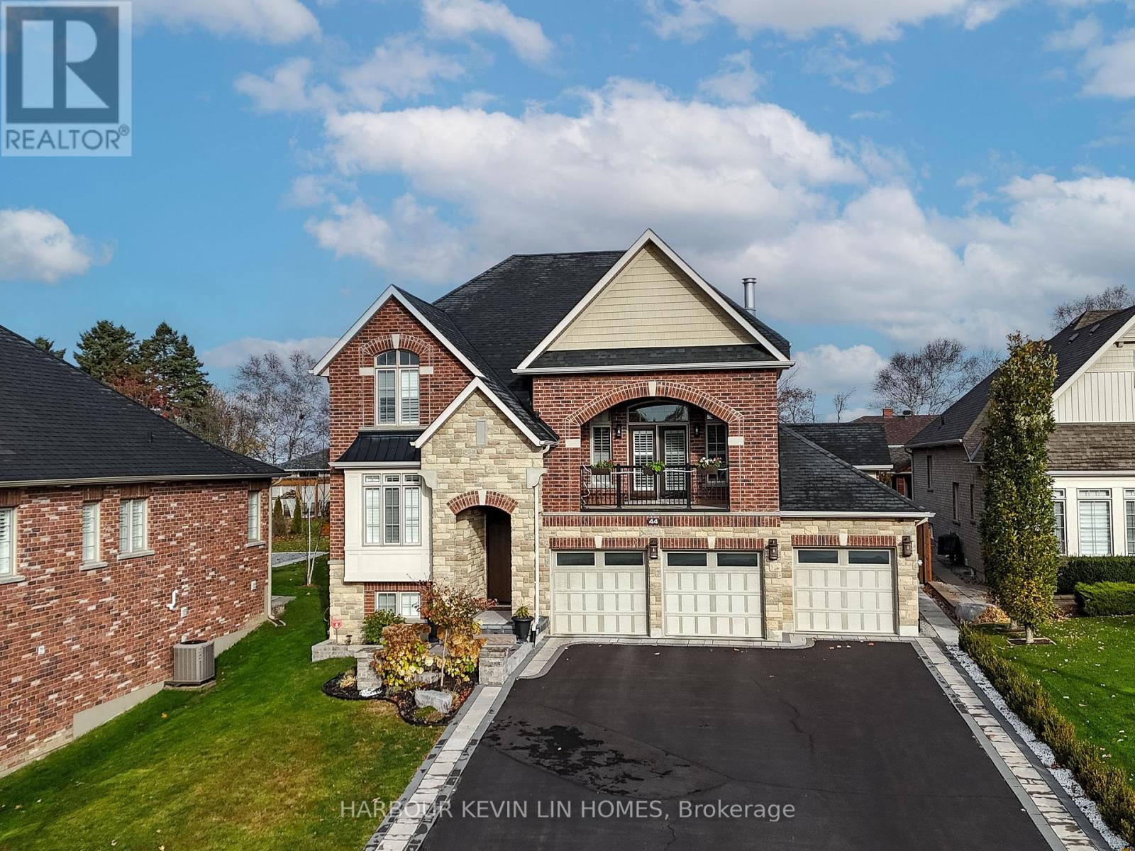 44 Philson Court, Innisfil, Ontario  L0L 1L0 - Photo 4 - N12440265