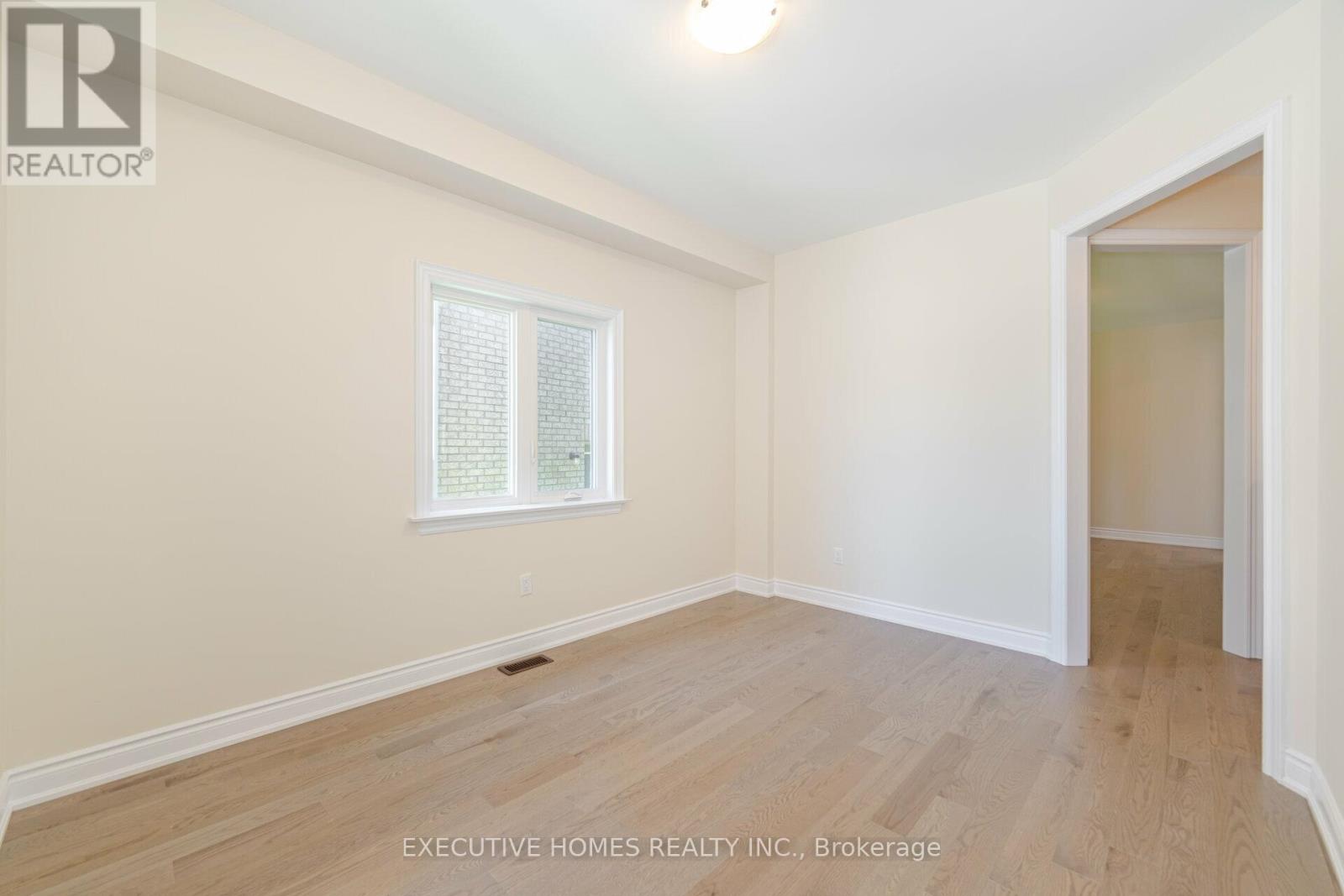 14 Mac Campbell Way, Bradford West Gwillimbury, Ontario  L3Z 4M7 - Photo 8 - N12438652