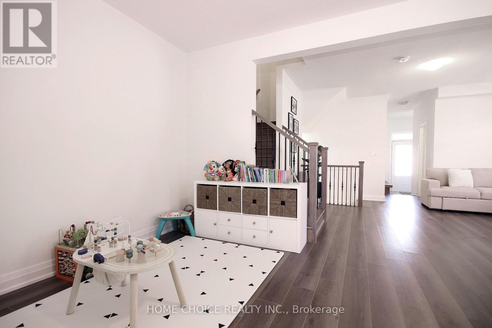 32 Ferragine Crescent, Bradford West Gwillimbury, Ontario  L3Z 2A6 - Photo 12 - N12440273