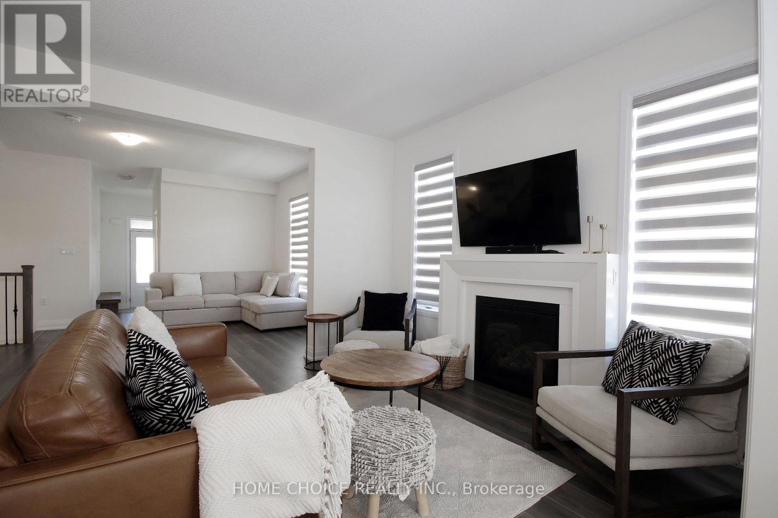 32 Ferragine Crescent, Bradford West Gwillimbury, Ontario  L3Z 2A6 - Photo 5 - N12440273
