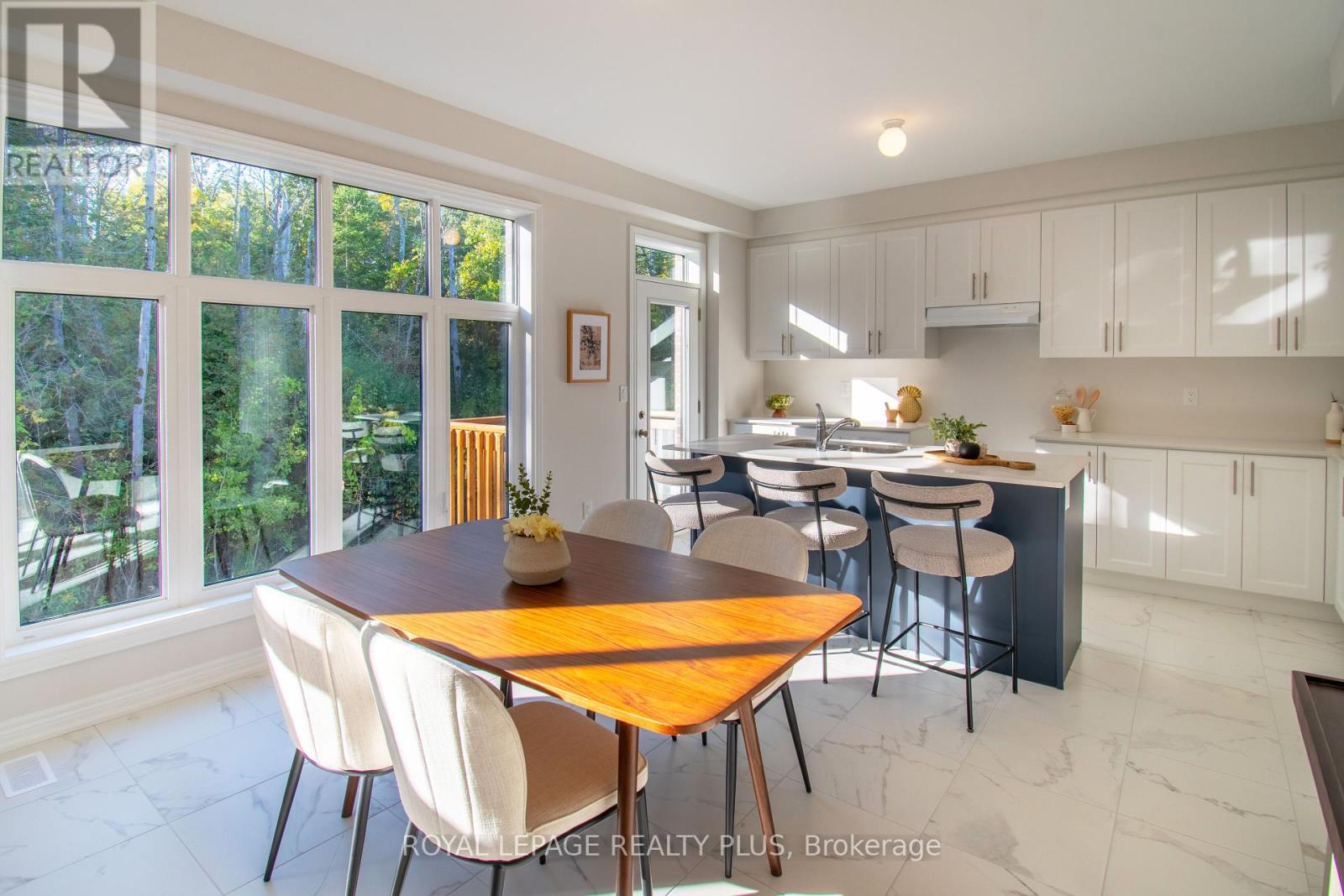 1454 Davis Loop Circle, Innisfil, Ontario  L0L 1W0 - Photo 10 - N12440283
