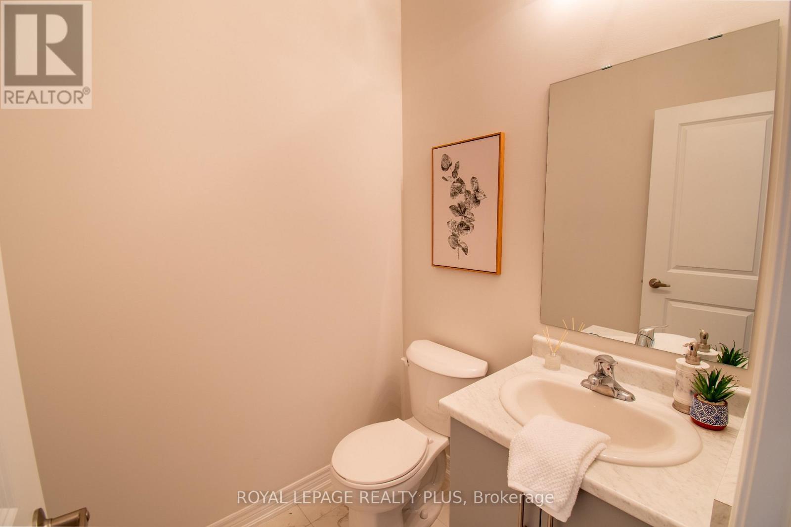 1454 Davis Loop Circle, Innisfil, Ontario  L0L 1W0 - Photo 16 - N12440283