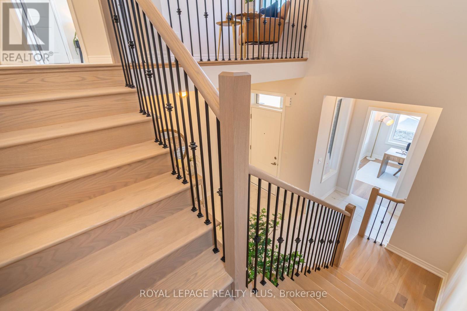 1454 Davis Loop Circle, Innisfil, Ontario  L0L 1W0 - Photo 18 - N12440283