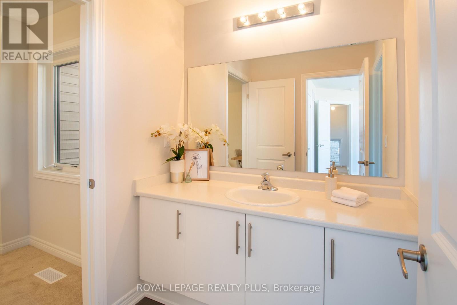 1454 Davis Loop Circle, Innisfil, Ontario  L0L 1W0 - Photo 30 - N12440283