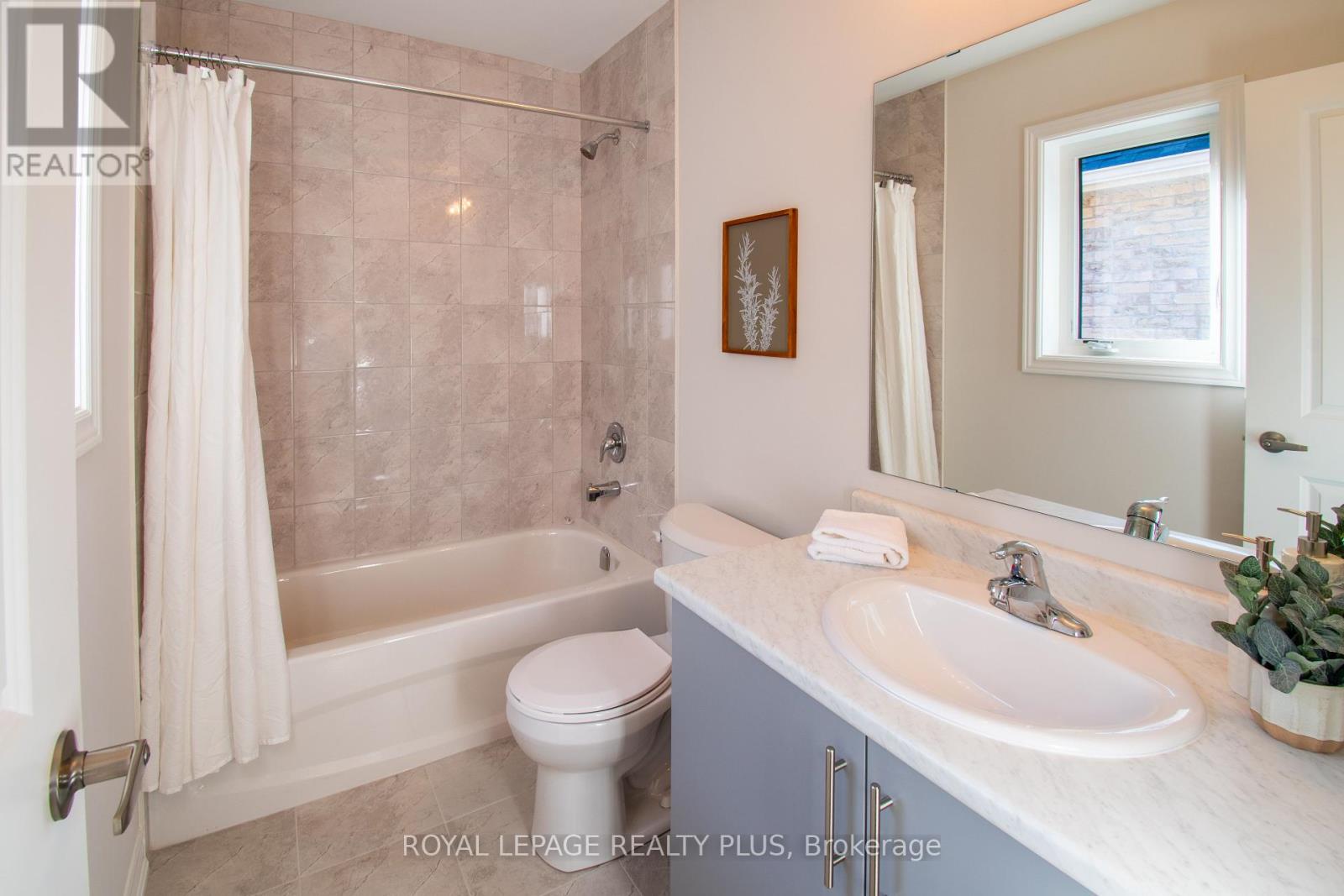 1454 Davis Loop Circle, Innisfil, Ontario  L0L 1W0 - Photo 33 - N12440283
