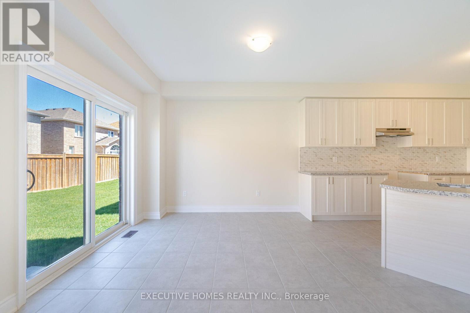 14 Mac Campbell Way, Bradford West Gwillimbury, Ontario  L3Z 4M7 - Photo 15 - N12438652