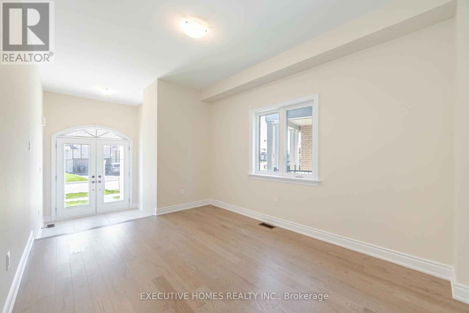 14 Mac Campbell Way, Bradford West Gwillimbury, Ontario  L3Z 4M7 - Photo 6 - N12438652