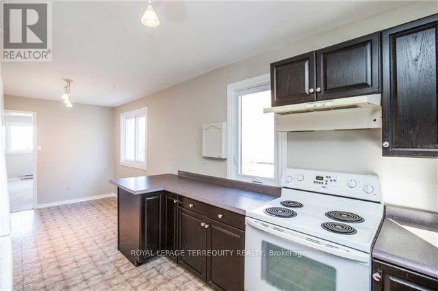 40 Brennan Avenue, Barrie (South Shore), Ontario  L4N 3X3 - Photo 5 - S12440160