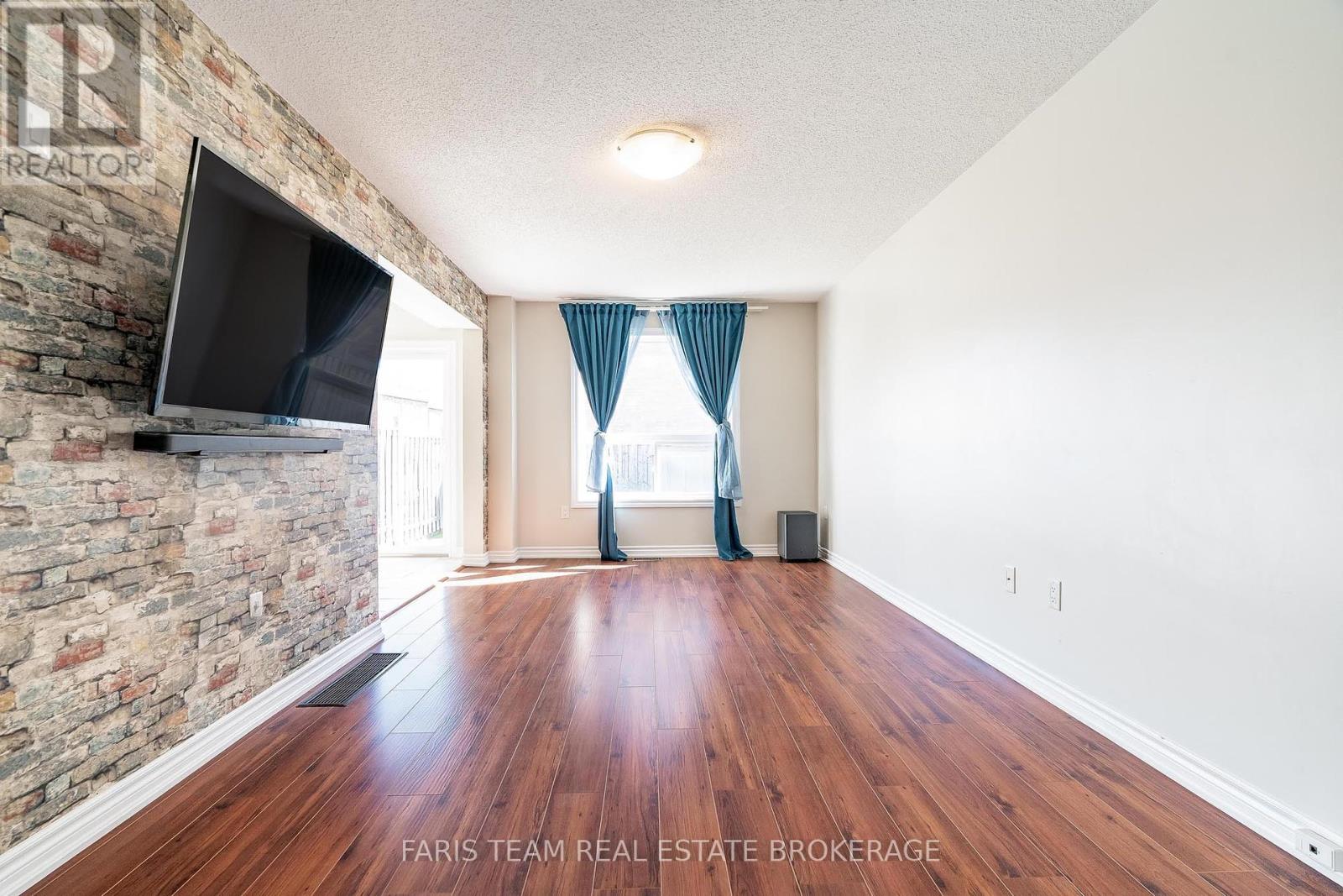 30 Southwoods Crescent, Barrie, Ontario  L4N 9P8 - Photo 12 - S12440269