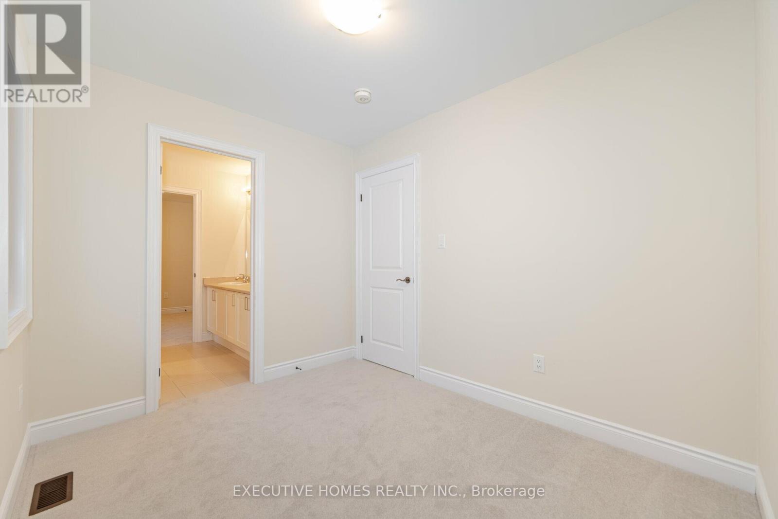 14 Mac Campbell Way, Bradford West Gwillimbury, Ontario  L3Z 4M7 - Photo 35 - N12438652