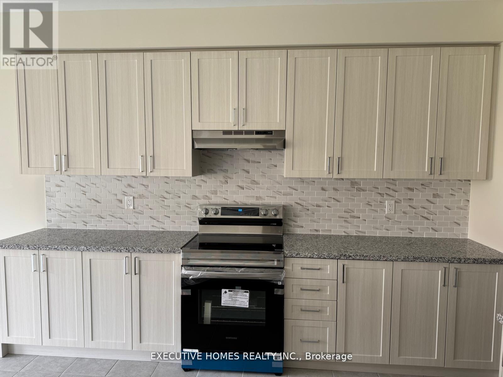14 Mac Campbell Way, Bradford West Gwillimbury, Ontario  L3Z 4M7 - Photo 18 - N12438652