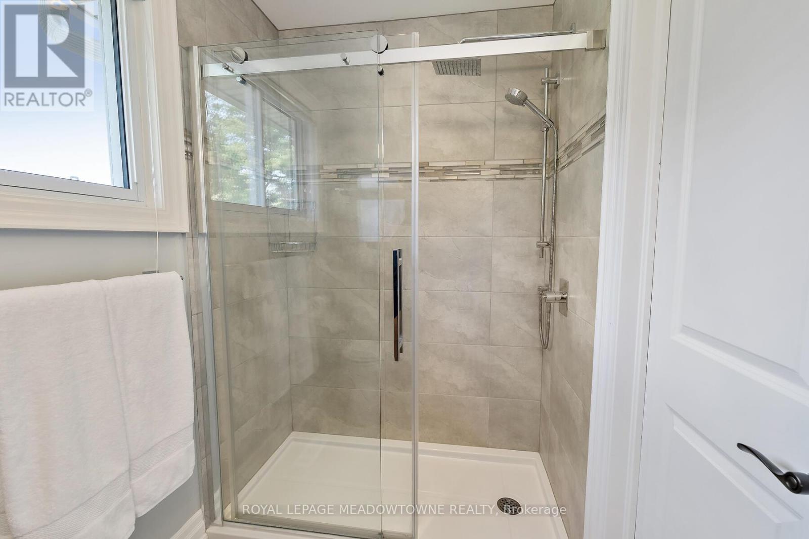 25 Hillside Drive, Halton Hills, Ontario  L7G 4W2 - Photo 24 - W12405962
